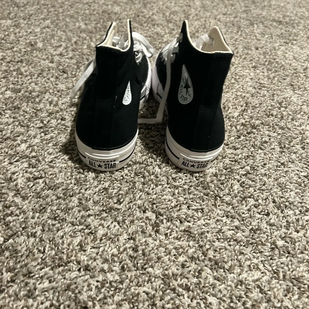 NWOT Classic Converse Sneakers in Black and White - Picture 3 of 5